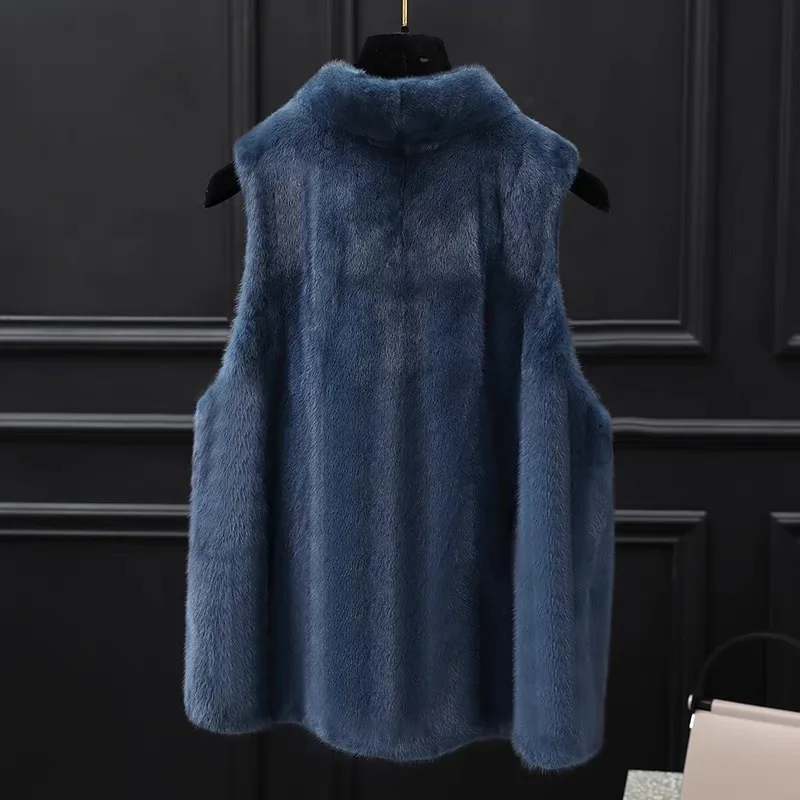 Натуральная меховая женская безрукавка из меха норки с V-образным вырезом |