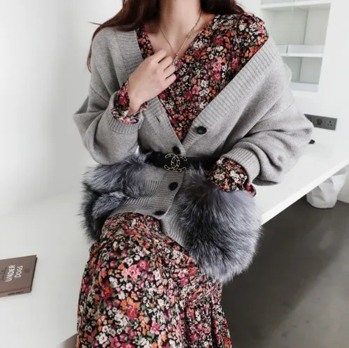 and American Major Brand Fan Short Style Temperament Winter New Female Fur Decoration Dutch V-neck Knitted Sweater Card |