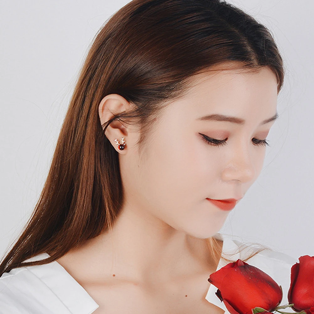 

Korean Style Antler Deer Head Crystal Earrings For Women Elegant Sparkling Rhinestone Ear Stud Merry Christmas Jewelry 2021