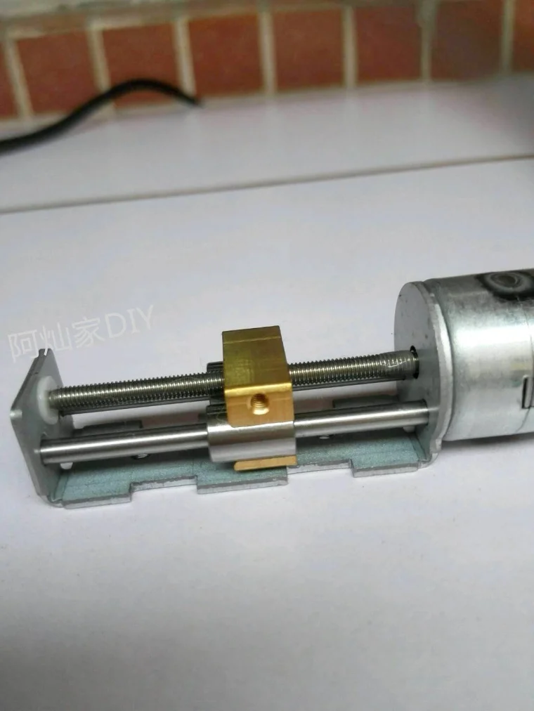 

Миниатюрный шаговый двигатель с 2-фазным 4-проводным винтом 20 мм, линейный подшипник двигателя