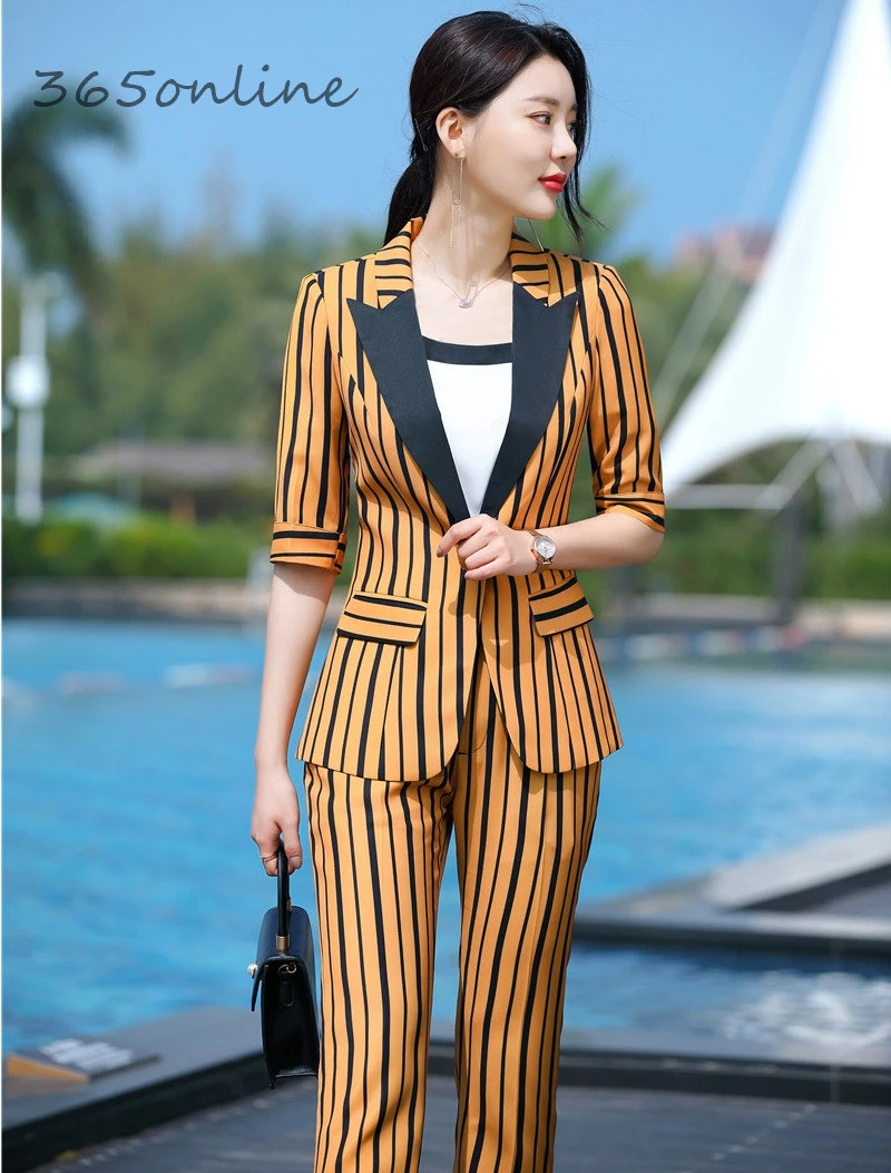 Женский деловой костюм в полоску Модный офисном стиле со штанами и курткой