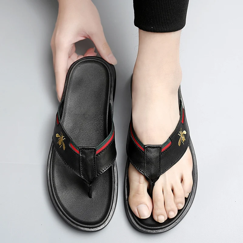 

Flip flop men's slippers summer outdoor breathable casual slippers men's soft soled antiskid beach shoes 2021 new luxury sandals