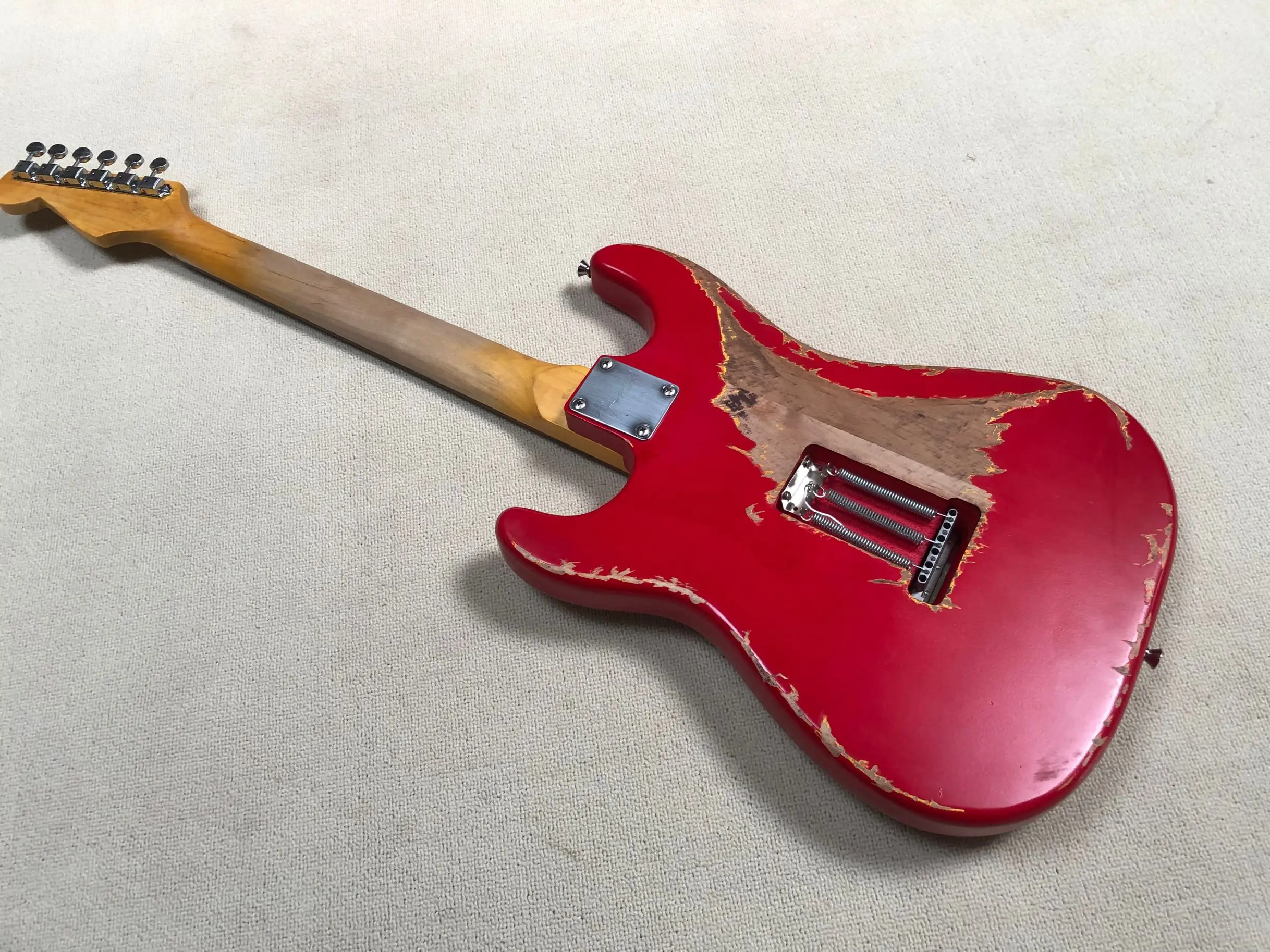 В наличии stratocaster-r custom body 6-струнная красная электрическая гитара старый рисунок