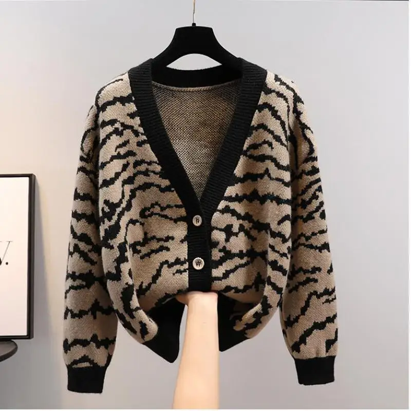 

New Sweater Women Fashion Leopard Pattern Autumn And Winter New Europe Warm Knitted Tops Vestidos Female Knitwear