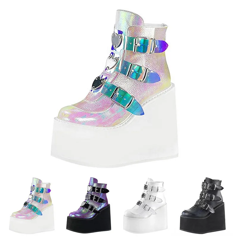 Женские ботинки с металлической пряжкой черные белые на платформе в стиле панк