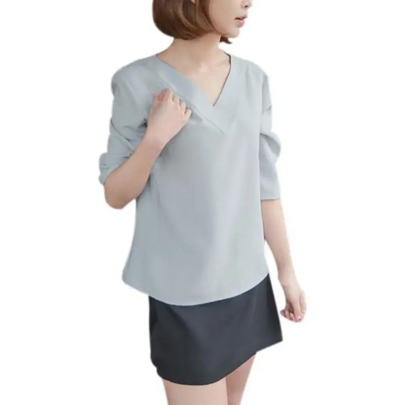 Блузка женская офисная белая синяя розовая с треугольным вырезом|Блузки| |