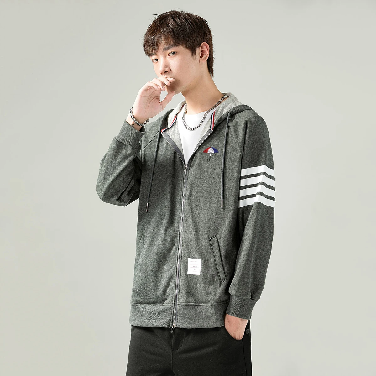 2021 Mens Brand Street Fashion TB Stripe Preppy Style Men Sweatsuit Cardigan Hoodies Zipper Clothes Sportswear Tracksuits
2021 Mens Brand Street Fashion TB Stripe Preppy Style Men Sweatsuit Cardigan Hoodies Zipper Clothes Sportswear Tracksuits