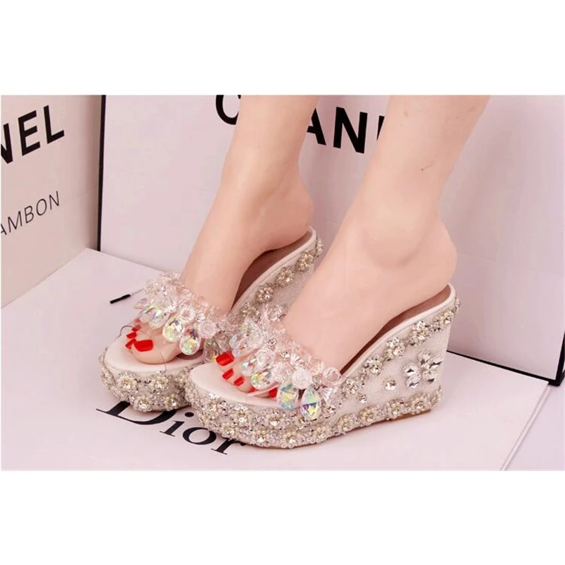 С украшением в виде кристаллов подвеска magic Стразы прозрачный соломенной