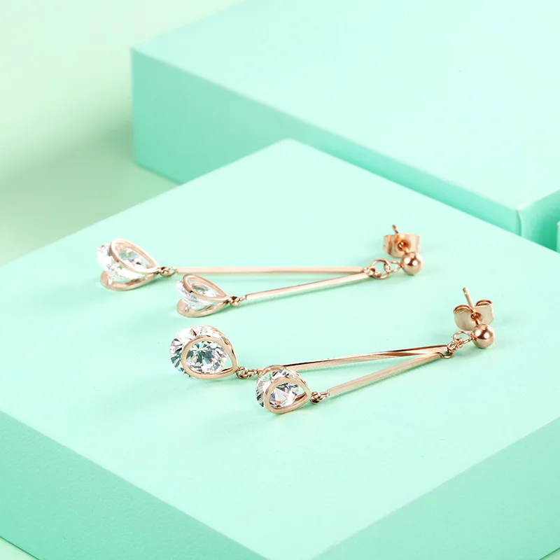 Женские длинные серьги в форме капель из розового золота с кристаллами женские