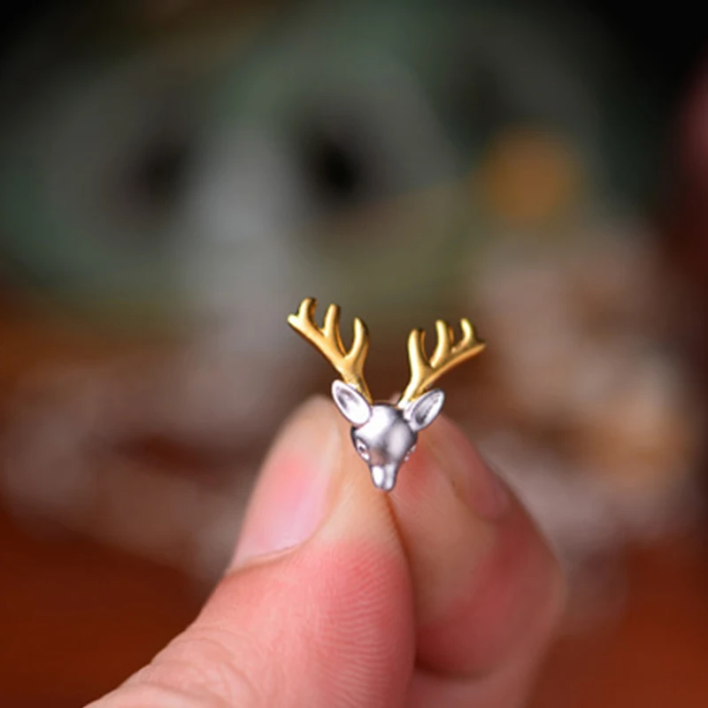 

GS New Design Creative Christmas Ornaments Stylish Shiny Christmas Gifts Elk Crystal Deer Stud Earrings Women Fashion Jewelry