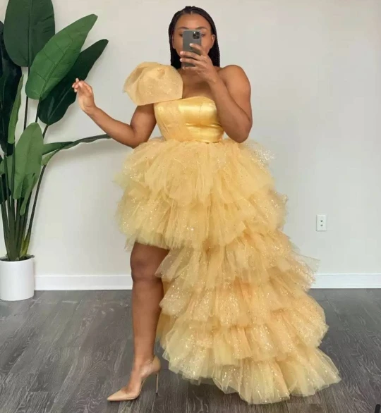 Шикарное длинное блестящее платье из тюля с оборками 2021-2022 для вечерние