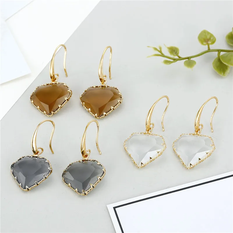 Женские серьги-подвески с серым кристаллом в форме сердца | Украшения и