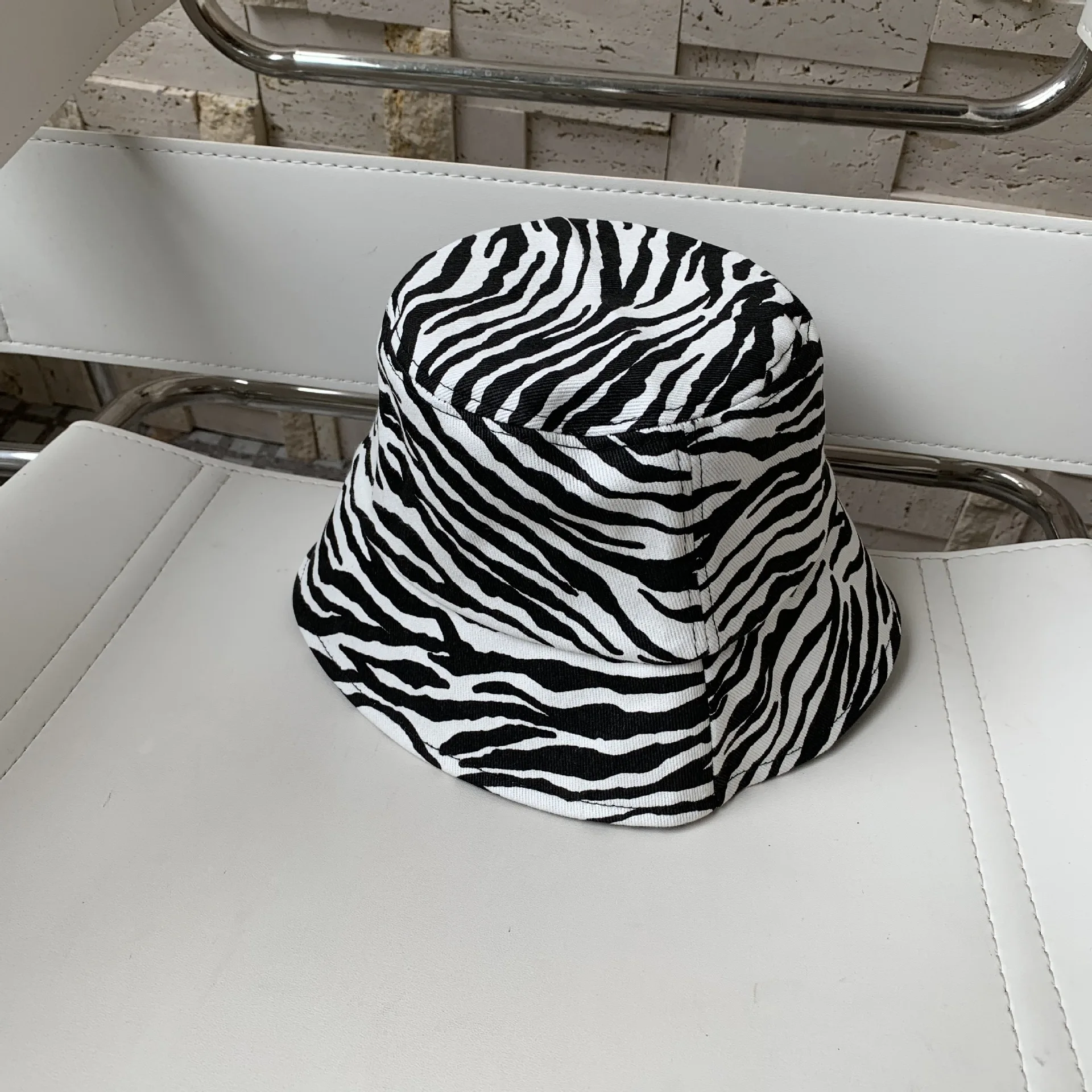 

Hat female Japanese retro striped fisherman hat female zebra fashion sunscreen bucket hat Korean version of the net red tide bra