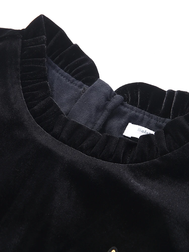 Платье-трапеция вельветовое до колен с оборками на воротнике для