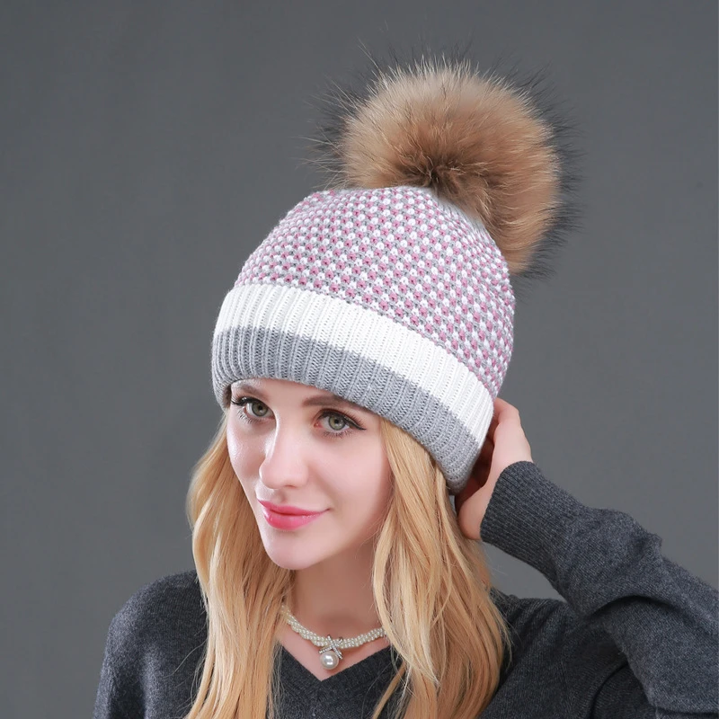 

New Lattice contrast Cashmere Cuffed Beanie with Raccoon Fur Pom Pom Hat for Women Winter Thicked Beanie Knited Hat Snow Ski cap