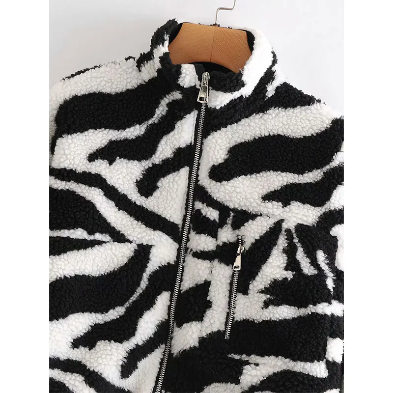 Куртка женская зимняя меховая на молнии с принтом зебры