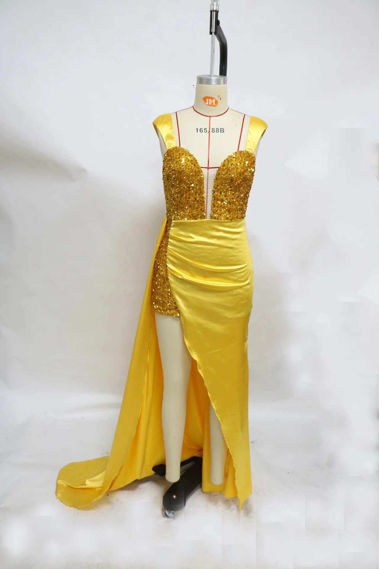 

New 2021 Sequin beads Tube top Rhinestone Yellow Knee Length Rayon Bandage Dress Evening Party Elegant Dress
