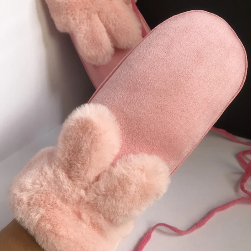 Перчатки однотонные утепленные с лямкой на шее зимние теплые мягкие уютные