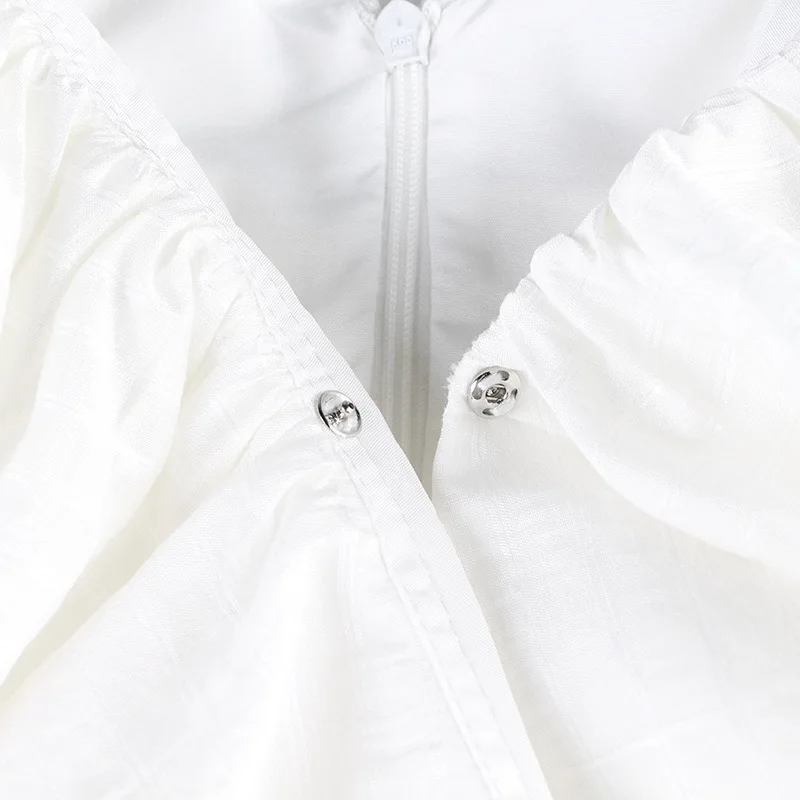 Женское платье в полоску с оборками разноцветное средней длины высокой талией на