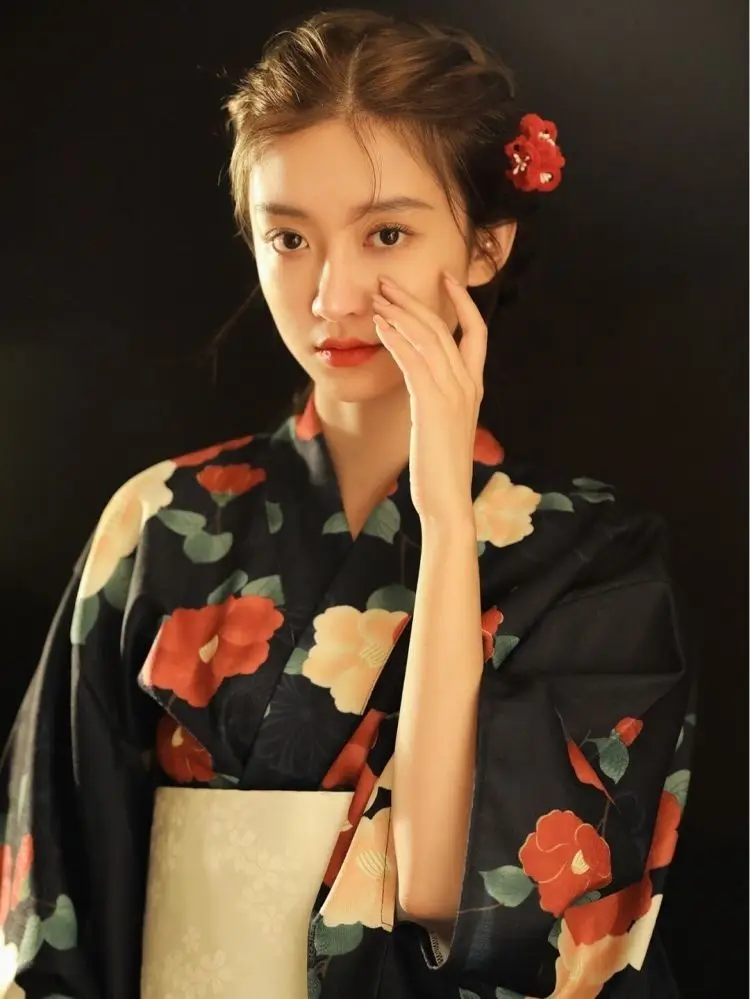 Женское кимоно в японском стиле традиционное вечернее с цветочным принтом