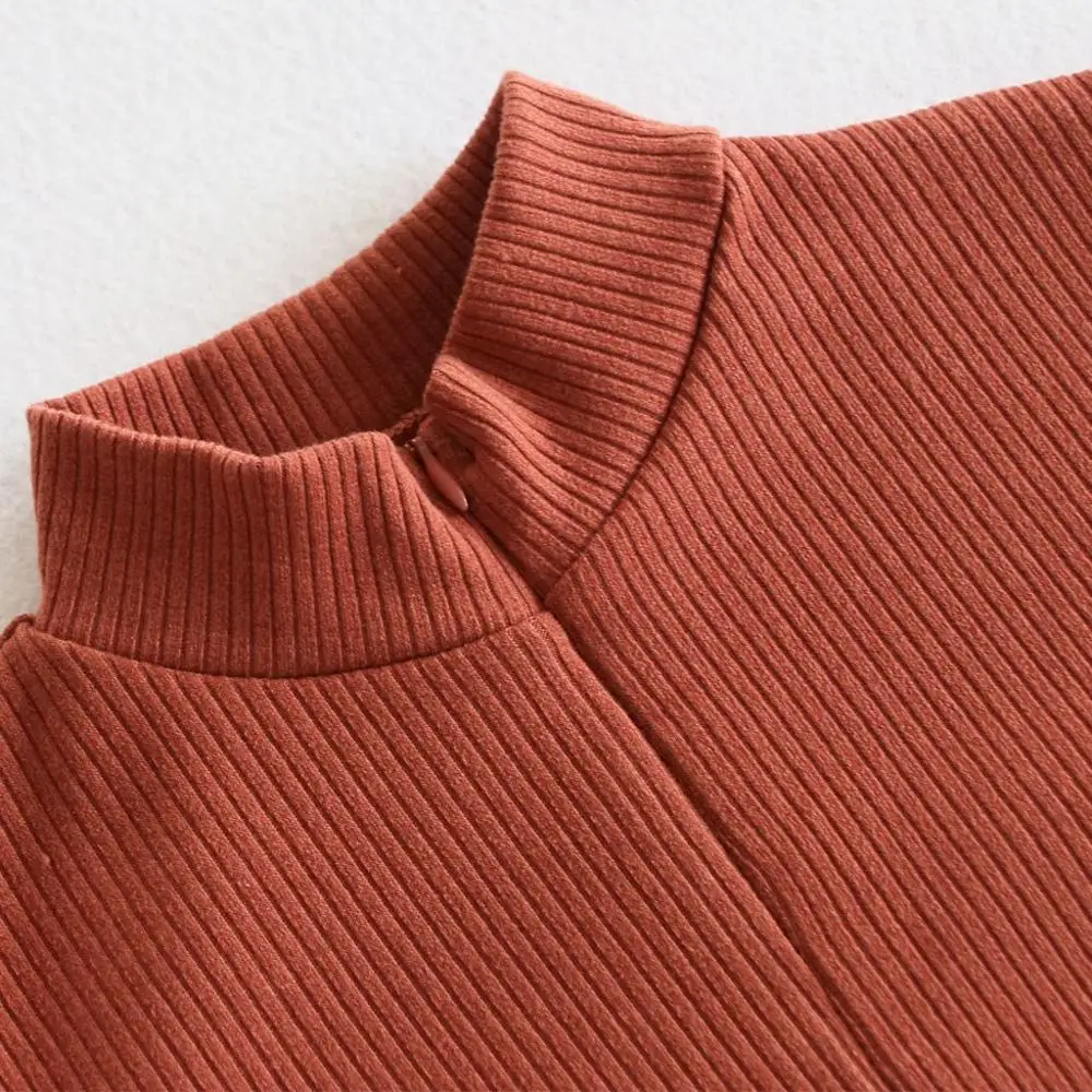 Женский трикотажный комбинезон на молнии с длинным рукавом и круглым вырезом| |