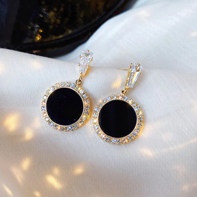 

Korean version of hot new black round rhinestone earrings fashion simple and versatile temperament female wedding earrings jewel
