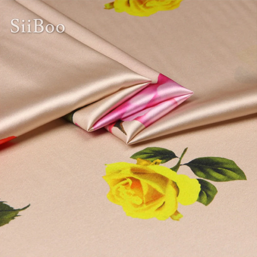 Роскошная шелковая одежда с цветочным принтом синего и желтого цвета из