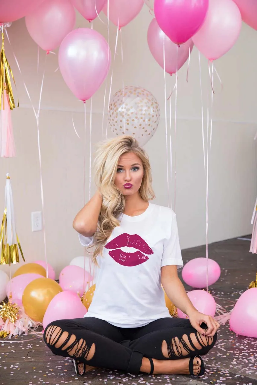 

Casual Lips Pink Graphic Valentine's Day T-Shirt Kiss Me Lips White Graphic Tee Women Kiss Me Tees Valentines Day Shirt Fashion