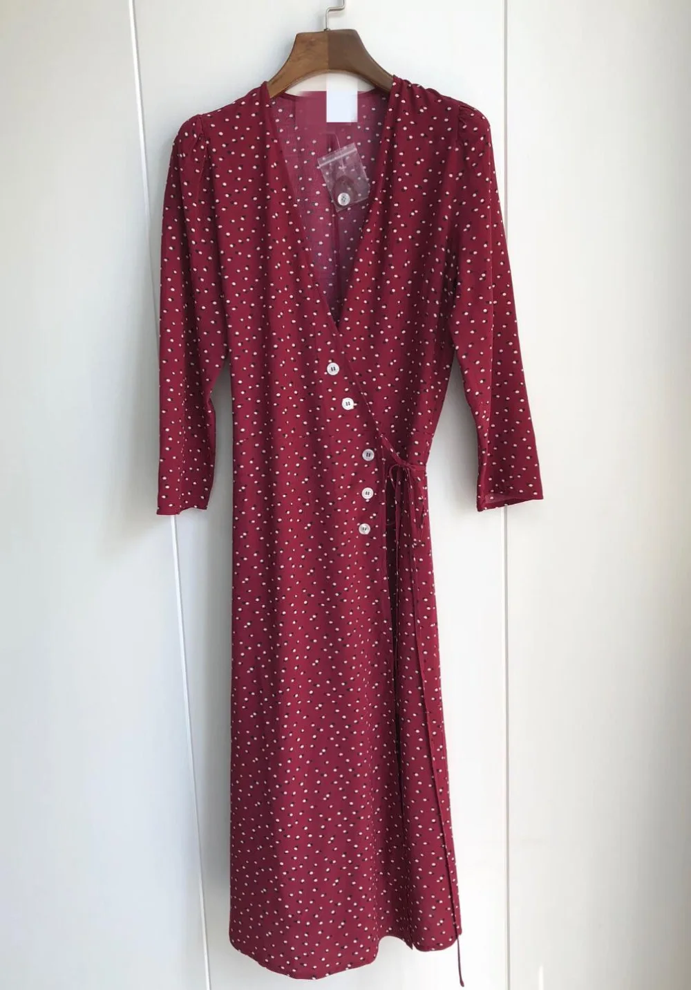 Женское платье Французский Обёрточная бумага с узором в горошек с глубоким v-образным вырезом с длинным рукавом платье с боковыми точка ряда пуговиц на груди