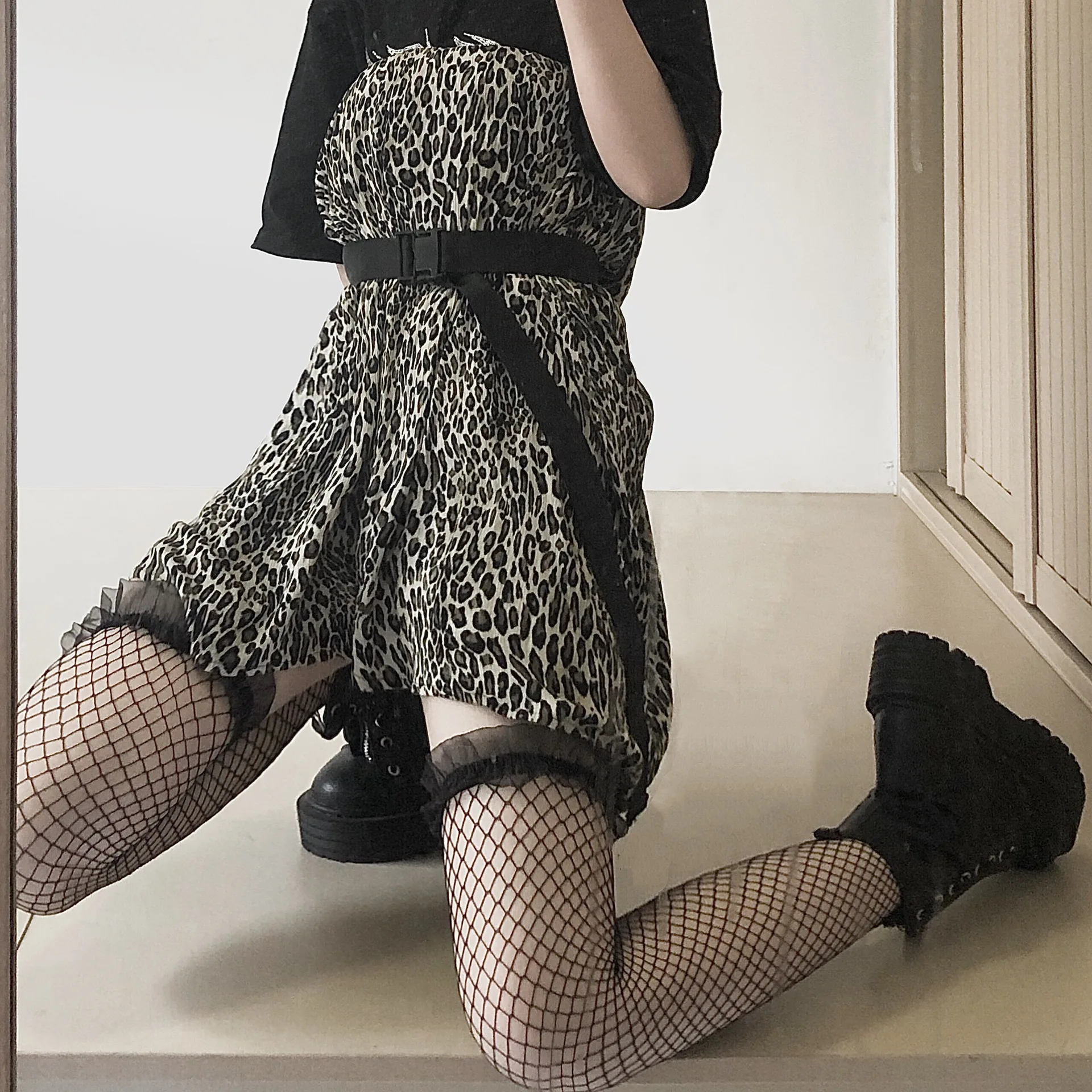 

Lolita Long Tube White Lace Female Fishnet Over Knee High Tube Thigh MiddleTube Calf Stockings Thin Section Student Punk Style