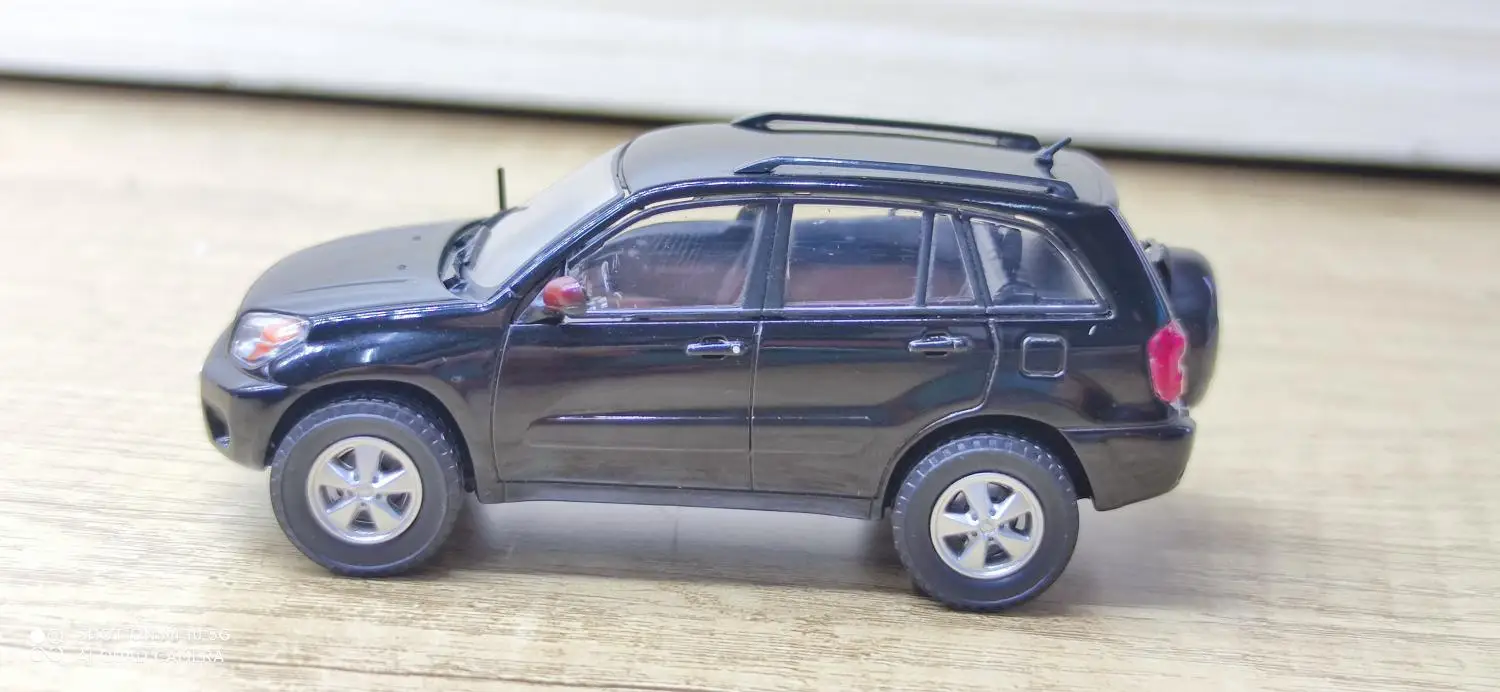 Модель автомобиля IXO 1:43 Toyota 05 RAV4 SUV из сплава металлические игрушки для детей