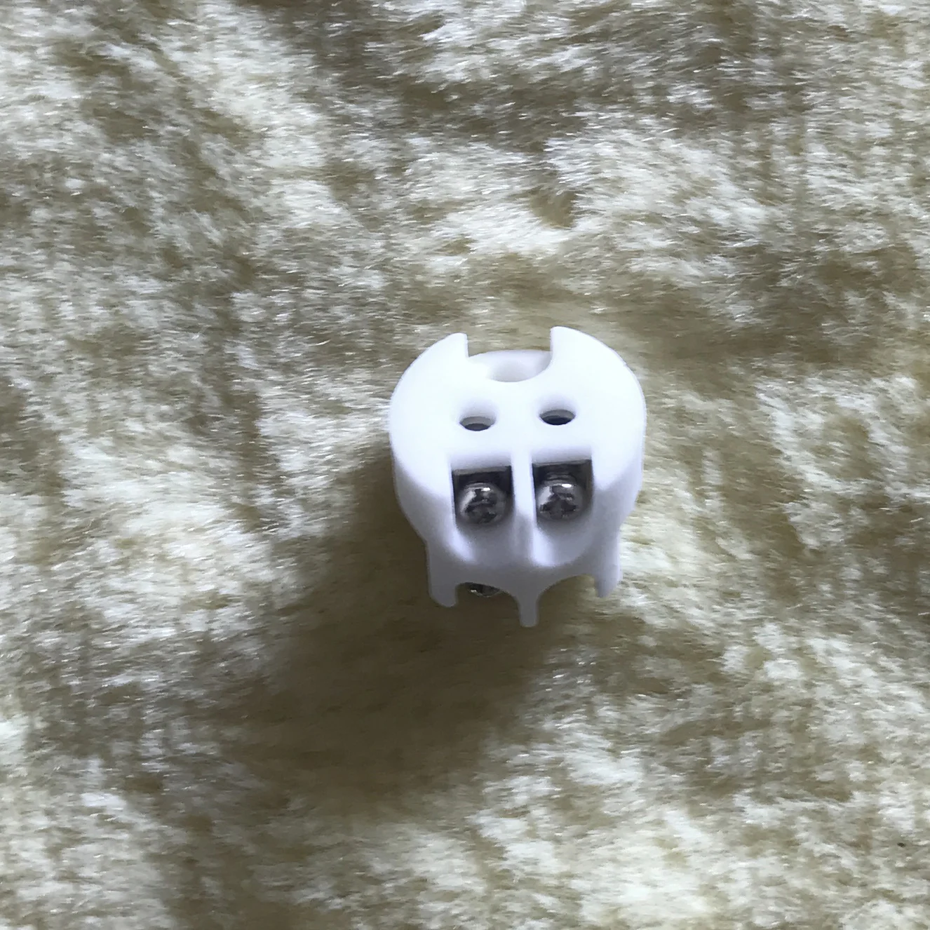 

Фарфоровый патрон для лампы MS09