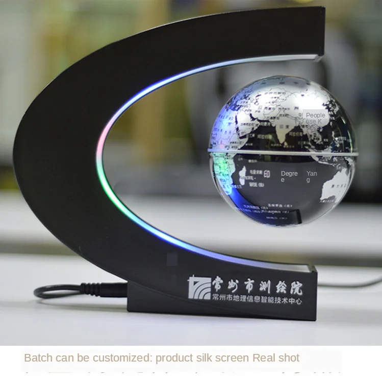 Необычное и практичное магнитное оформление гостиной детской комнаты