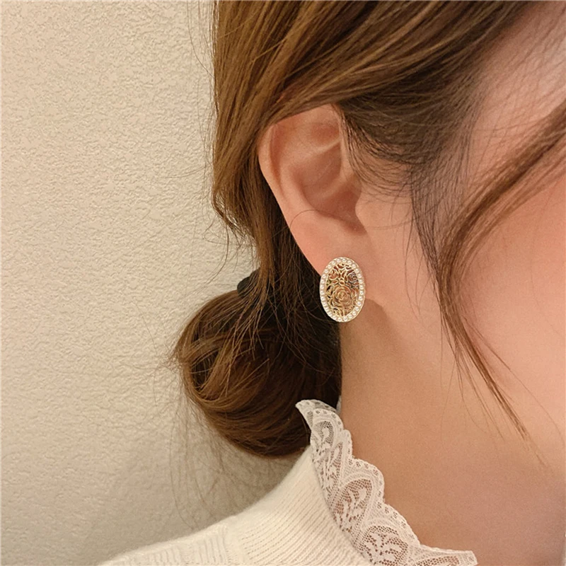 

Cute Delicate Korean Rose Flower Metal Stud Earrings For Women Girls Elegant Pearl Beads Brincos Jewelry