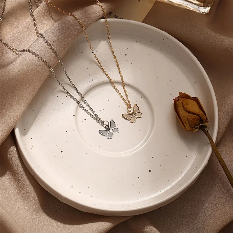 

Vintage Style Butterfly Pendant Necklaces For Women New Fashion Chain Charm Jewelry Party Wedding Gifts