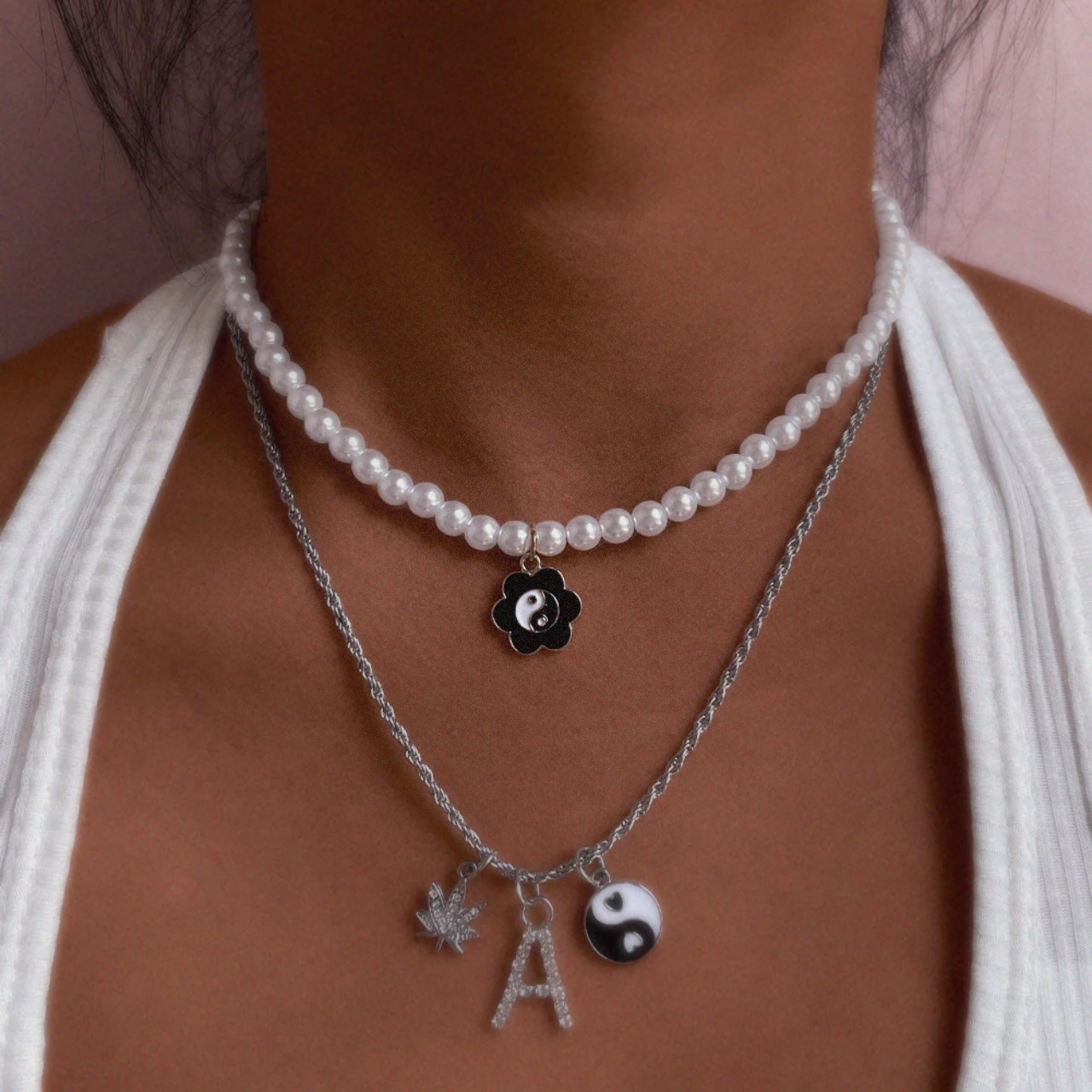 

Ins Yin Yang White Pearl Beaded Necklace For Women Colorful Enamel Flower Handmade Pearls Bead Choker Sweet Girls Charm Jewelry