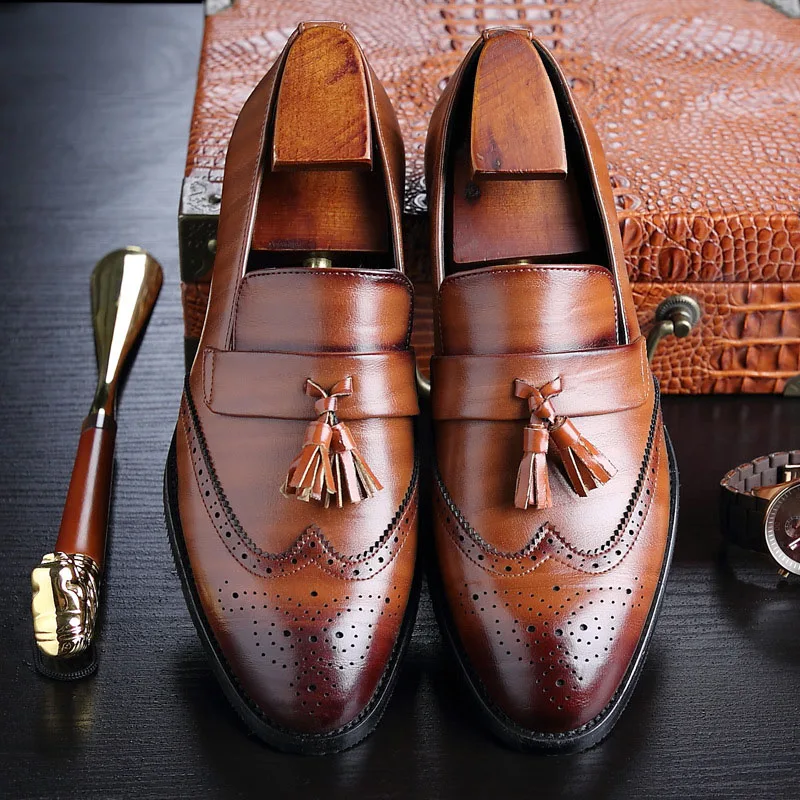 

Men Leather Tassel Loafers Pointed Toe British Style Vintage Carving Wingtips Brogues Shoes Slip on Men Flats Plus Size Y