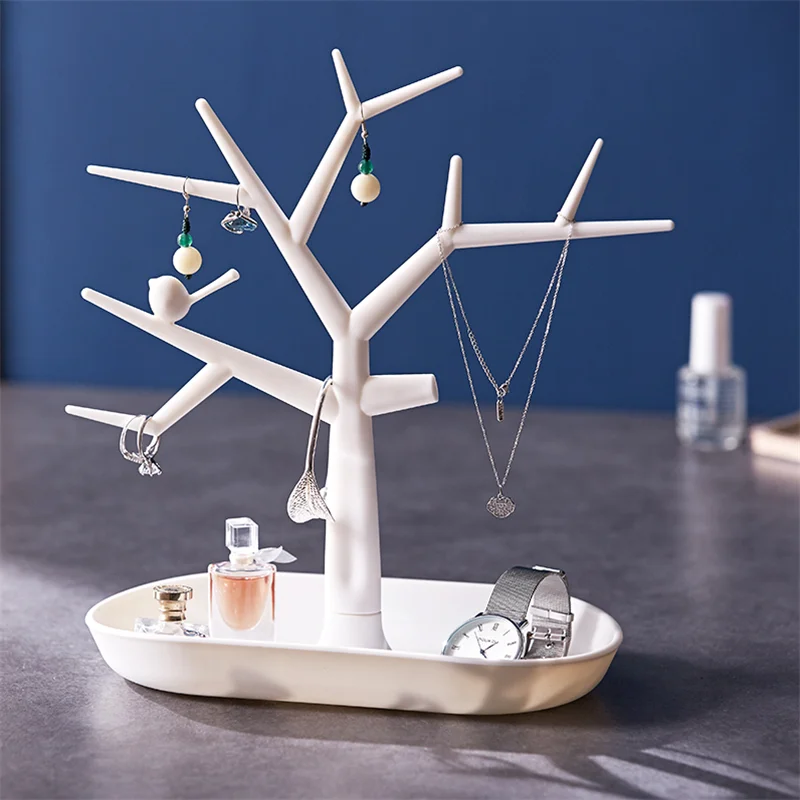 Небольшая деревянная стойка для хранения в скандинавском стиле элегантные