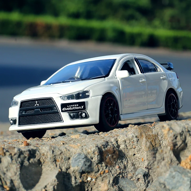 1:32 Mitsubishi Lancer Evolution X 10 модель автомобиля из сплава Литые и игрушечные автомобили