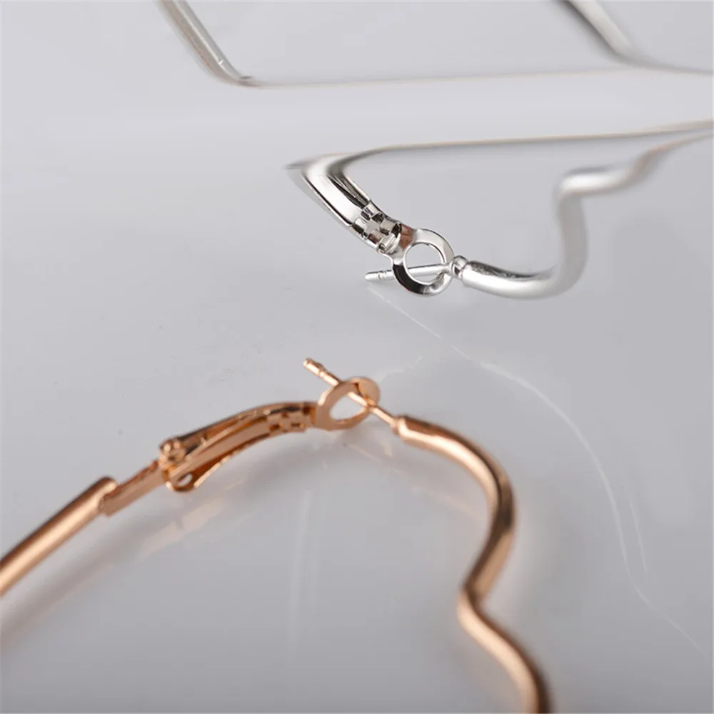 Женские серьги каффы Hyperbole золотого и серебряного цвета с большим сердцем для