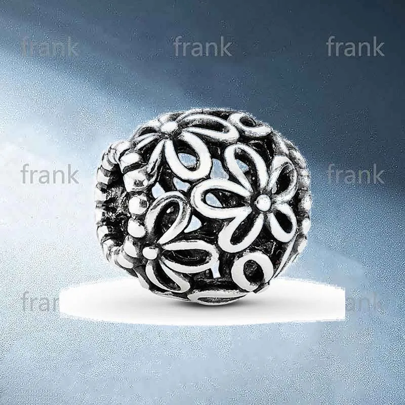 

790890 Openwork Flower Daisy Charm