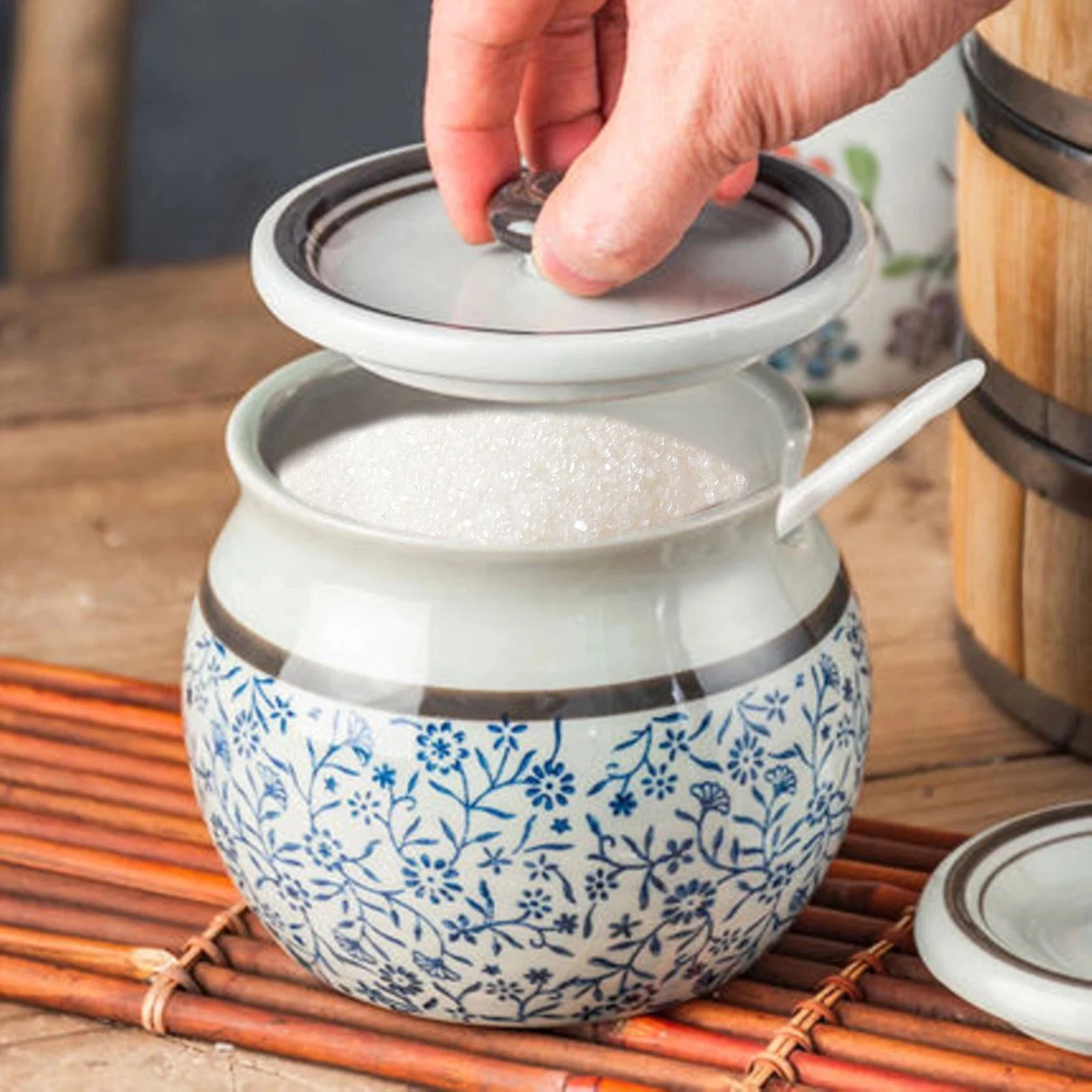 

Jingdezhen Flower Pattern Ceramics Seasoning Dispenser Kitchen Storage Container Glass Tank Sugar Bowl Kitchen Seasoning Jar
