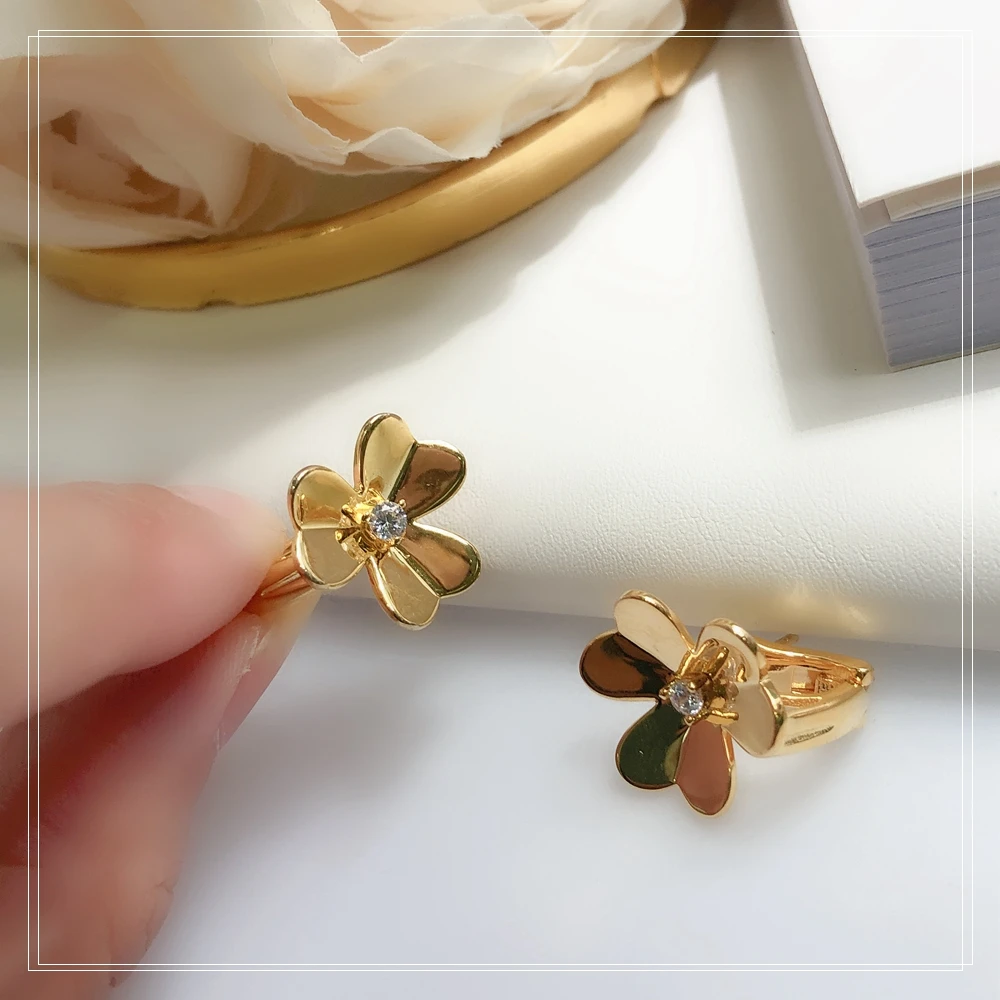 

S925 Sterling Silver Plating 18K Gold Fiower Lady's Earrings Fashion Goes With Everything Sweet The High Quality Free Shipping