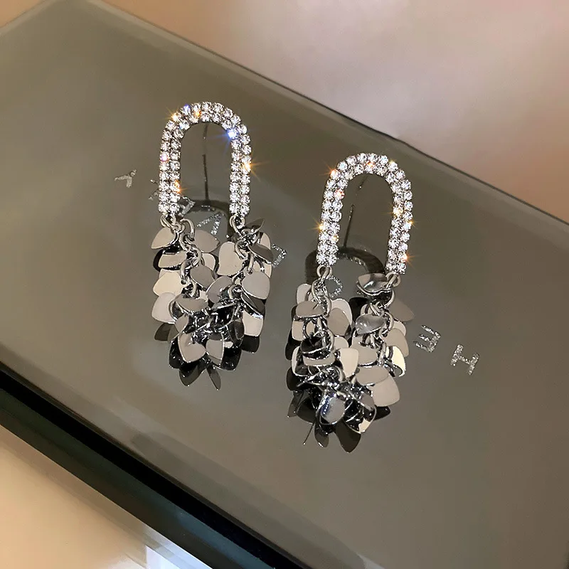 

Origin Summer Shiny Textured Hollow Out Rhinestone Dangle Earring for Women Love Heart Long Tassel Metallic Earring Jewellery