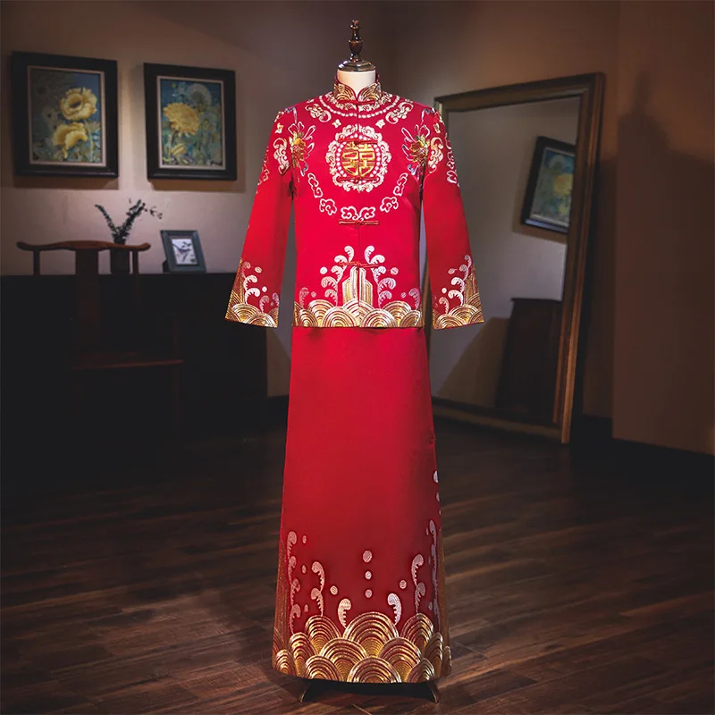 

Vintage Elegant Oriental Tang Suits Groom Traditional Chinese Flower Embroidery Wedding Long Gown Robe