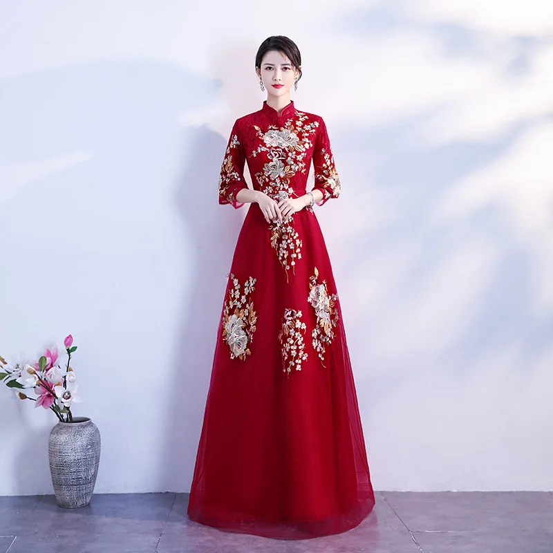 

Toast the bride in the summer of 2021. New slim wedding cheongsam. Wine red. Chinese plus size evening dress for pregnant women.