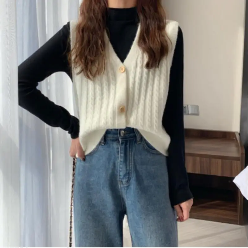 Женский трикотажный кардиган жилет без рукавов с V-образным вырезом