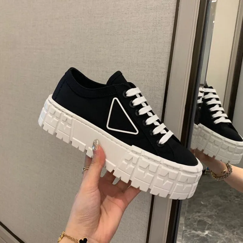 

2021 luxury brand women's shoes fashion spring and autumn new round toe platform sports lace-up white shoes women's single shoes