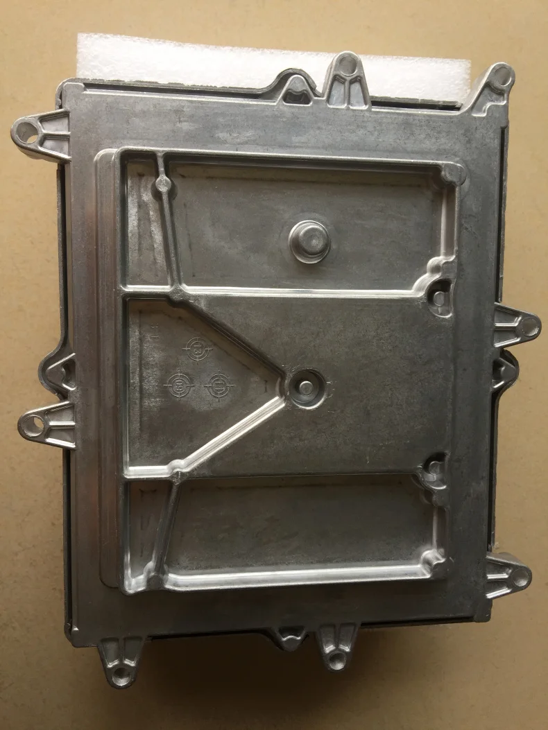 Новый разъем для компьютерной платы двигателя EDC7 ECU Bosch Yuchai 0281020076 G2100-3823351 |