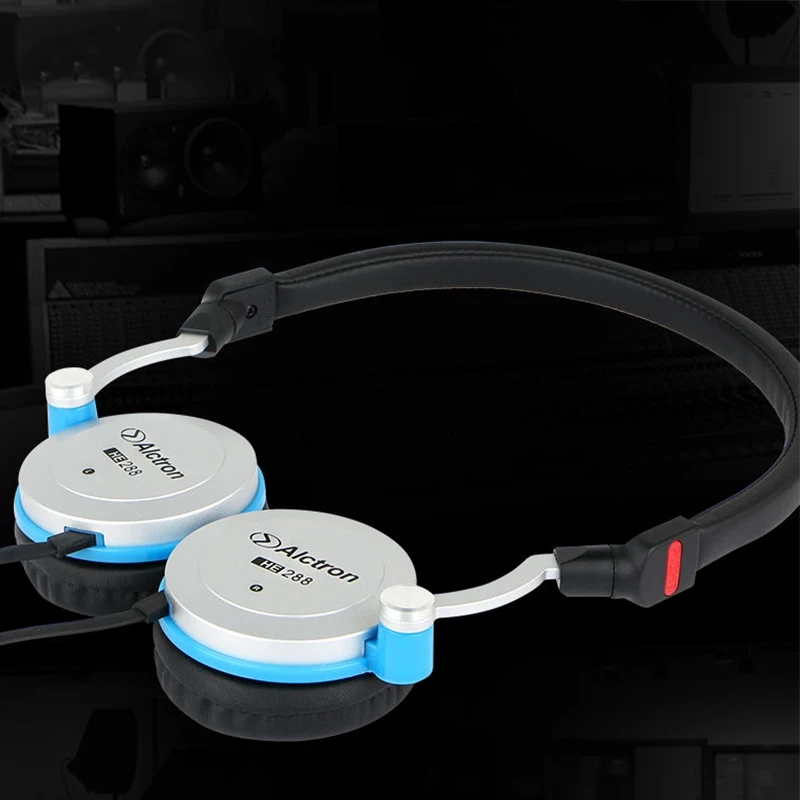 

Alctron HE288 Monitoring Headphone Professional on Ear Headphone Listening to Music
